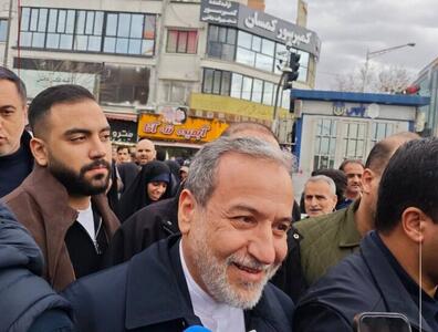 حضور عراقچی در راهپیمایی ۲۲ بهمن