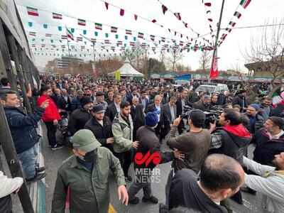  ببینید | پزشکیان با مترو به محل راهپیمایی ۲۲ بهمن رفت
