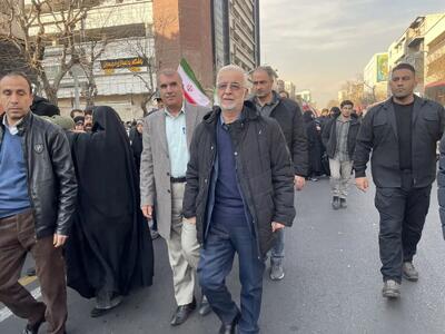  چرا انقلاب کردیم؟ چرا باید پای انقلاب بمانیم؟/ از نشانه خوانی وزیر کشور تا مرور تاریخی رئیس سازمان عقیدتی سیاسی ارتش در سالروز ۲۲ بهمن