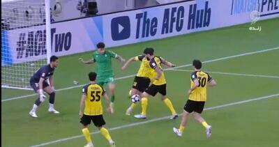  ویدیو| صحنه مشکوک پنالتی برای الاهلی برابر سپاهان که توسط داور رد شد