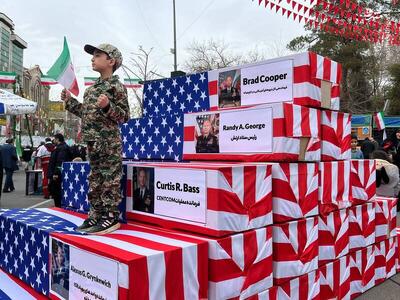  عکس/ تابوت فرماندهان ارشد آمریکایی در راهپیمایی ۲۲ بهمن