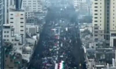  فیلم/ نمای هوایی از جمعیت بی شمار مردم مشهد در ۲۲ بهمن