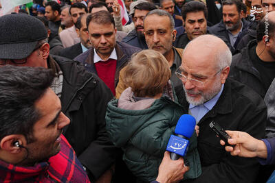  حضور مردم در راهپیمایی ۲۲ بهمن مشت محکمی به دهان دشمنان ایران زد/ با کار جهادی، محبت‌ها و حضورهای به‌موقع مردم را باید جبران کنیم