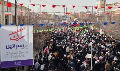  جلوه هایی از حضور باشکوه مردم قم در راهپیمایی یوم الله ۲۲ بهمن