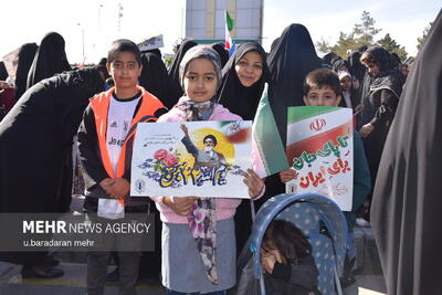  شور و شوق نوجوانان زاهدانی در راهپیمایی ۲۲ بهمن ۱۴۰۴
