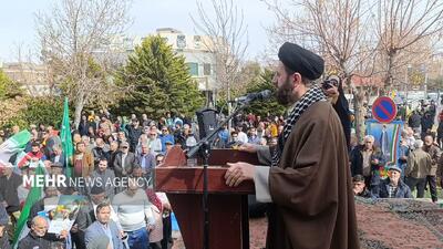  حضور در راهپیمایی ۲۲ بهمن تجلی انسجام ملی؛ مردم پای انقلاب ایستادند