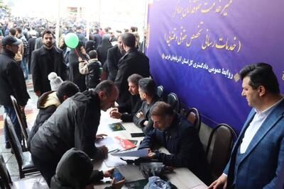  برپایی میز خدمت مسئولان قضایی استان آذربایجان غربی در مسیر راهپیمایی ۲۲ بهمن ماه