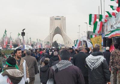 پاسخ دندان‌شکن دختر ایرانی به پهلوی خائن در راهپیمایی ۲۲بهمن ۱۴۰۴