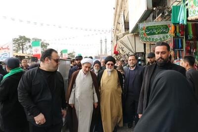  میز خدمت دادگستری کل استان قم همزمان با راهپیمایی یوم الله ۲۲ بهمن ماه برگزار شد