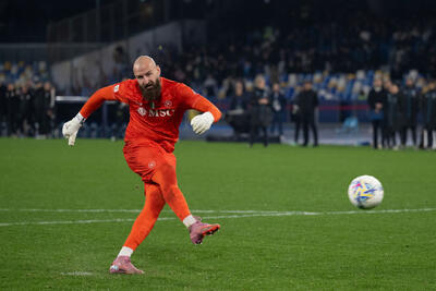  اگر مقابل پنالتی ترسناک دروازه‌بان ناپولی ایستاده‌اید، حتما پناه بگیرید! - پارس فوتبال