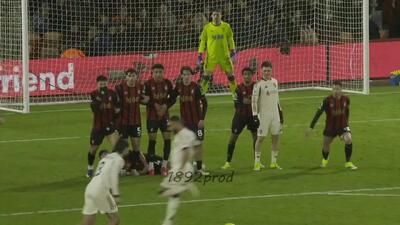  ویدئو: پادشاه جدید ضربات آزاد دنیای فوتبال - پارس فوتبال