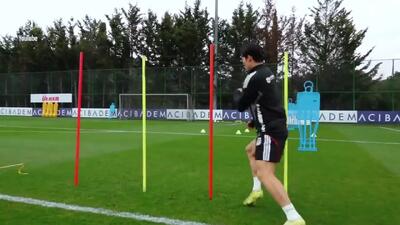  ویدئو: روز اول ستاره کره ای در بشیکتاش - پارس فوتبال