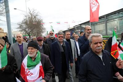  حضور پرشور خانواده بزرگ بیمه ایران در راهپیمایی ۲۲ بهمن