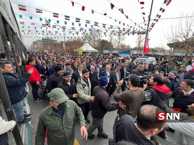  حضور پزشکیان در راهپیمایی ۲۲ بهمن