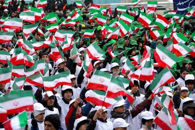  حضور شکوهمند و غیرتمندانه مردم دیار حاج قاسم در راهپیمایی ٢٢ بهمن