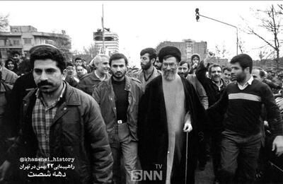  تصویری از حضور حضرت آیت‌الله خامنه‌ای در راهپیمایی ۲۲ بهمن دهه شصت