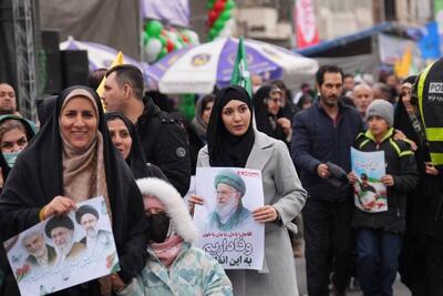  لحظه به لحظه بر جمعیت مردم حاضر در مسیر‌های منتهی به میدان آزادی اضافه می‌شود + فیلم