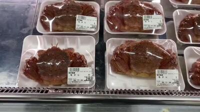  غذاهای دریایی در ژاپن آنقدر تازه هستند که گاهی اوقات باید مراقب باشید تا فرار نکنند