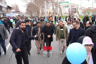  وزیر صمت در میان راهپیمایان ۲۲ بهمن