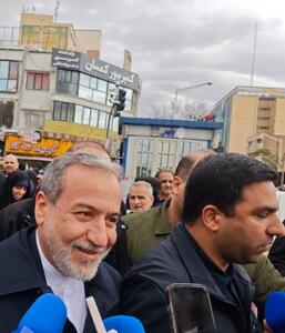  حضور عراقچی در جمع راهپیمایان امروز