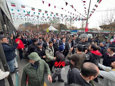  حضور رئیس‌جمهور در راهپیمایی ۲۲ بهمن
