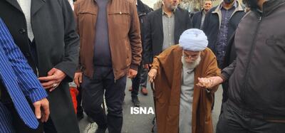  آیت‌الله جنتی در میان راهپیمایان تهران