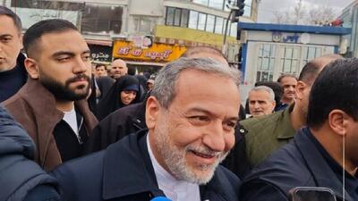  حضور عراقچی در راهپیمایی ۲۲ بهمن تهران