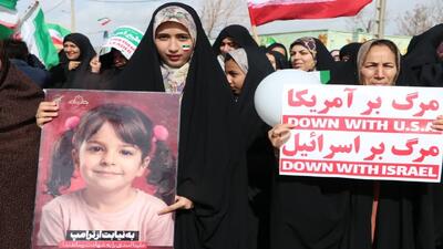 حضور با صلابت مردم شهر عسگران بخش کرون در مراسم یوم الله ۲۲ بهمن + عکس
