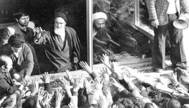  ۲۲ بهمن الگوی انقلاب بدون خشونت