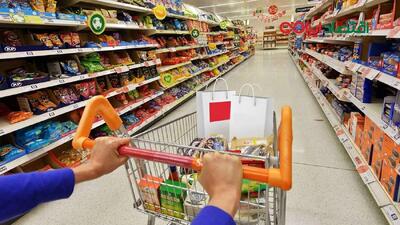  دولت برای شب عید آماده‌تر از همیشه | انبارها پر از کالاهای اساسی و ضروری / ذخایر کالا اساسی؛ آماده‌باش کامل برای تامین نیاز مردم شب عید / انبارهای لبریز و برنامه دولت؛ چه کالاهایی در مسیر توزیع هستند؟