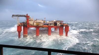  تصاویری از خیره‌کننده از سکوی نفتی غول‌پیکر در دریای شمال!