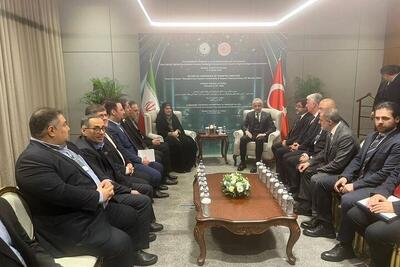  . ایران و ترکیه بر توسعه کریدورهای حمل‌ونقل توافق کردند