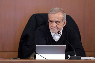  پزشکیان: در آغاز مسئولیت ۲۰ هزار مگاوات کسری برق داشتیم؛ مجبور به تعطیلی و قطعی گاز و برق شدیم / ۲ هزار مگاوات برق توسط ماینر‌ها مصرف می‌شد / پول نداریم؛ [وگرنه]چرا نباید روی شیرین‌سازی آب دریا‌ها متمرکز شویم؟