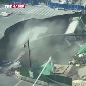  نشست هولناک بزرگراهی در شانگهای به علت وجود چاه‌فاضلاب غول‌پیکر