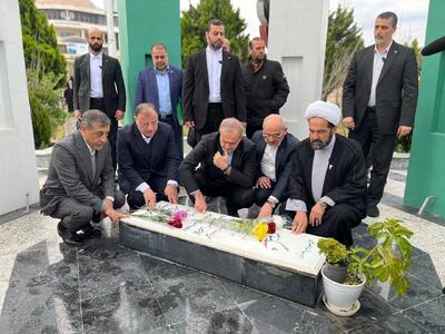  ادای احترام پزشکیان به مقام شامخ شهدای گلستان