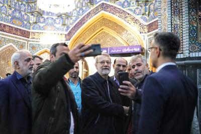  عکس:حضور علی لاریجانی در حرم مطهر رضوی
