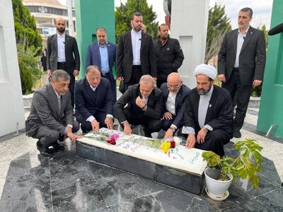  رییس جمهور به مقام شهدای گلستان ادای احترام کرد