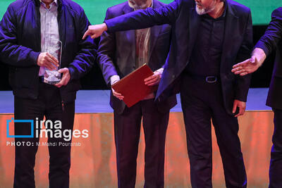  پیام‌های ویدیویی پررنگ‌تر از بازیگران / شبی که با بغض، شوخی با دبیر و رئیس جمهور سپری شد