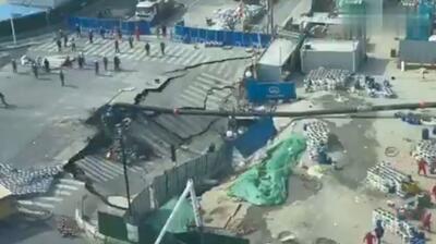  ببینید | شکاف ناگهانی زمین در شانگهای؛ بخشی از جاده فروریخت