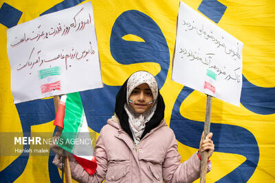  پردیس فرهنگی و مسابقه روزنامه دیواری در مسیر راهپیمایی ۲۲ بهمن