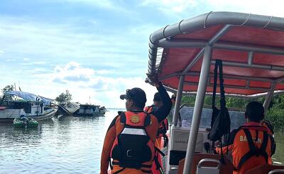  ۳ کشته و یک مفقود در پی واژگونی قایق در اندونزی