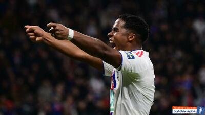  اندریک و اهدای PS5 به همراه کیف حمل کنسول شخصی‌سازی شده به همه بازیکنان لیون