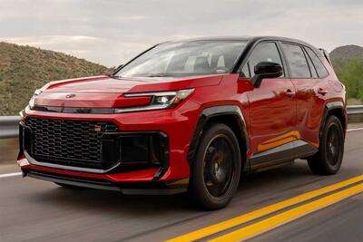  موفقیت دردسرساز تویوتا راوفور، پرفروش‌ترین شاسی‌بلند جهان کمیاب شد - پدال