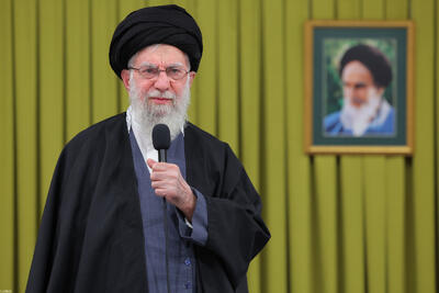  حضرت آیت الله خامنه‌ای: ملت عزیز ایران دشمنان را مأیوس کرد