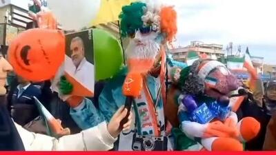  فیلم/حضور خلاقانه جناب خان در جریان برگزاری راهپیمایی باشکوه 22 بهمن/ قیمت گوشت و مرغ مهم نیست!