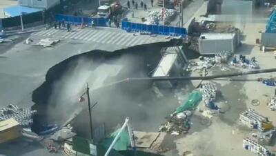  فیلم / فرونشست گسترده و مهیب بخش بزرگی از یک جاده را در شانگهای چین بلعید!