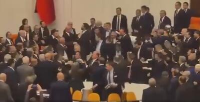  درگیری و کتک کاری شدید در پارلمان ترکیه + فیلم - سلام نو