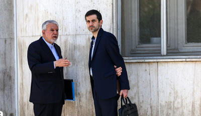  یادداشت‌برداری پسر پزشکیان از سخنرانی پدر + عکس