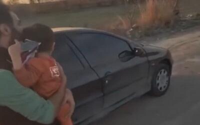  جا گذاشتن عجیب پسربچه خردسال در جاده