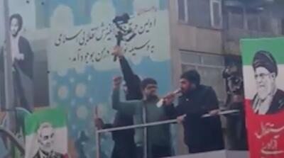  شعار جاوید شاه کربلا در راهپیمایی 22 بهمن